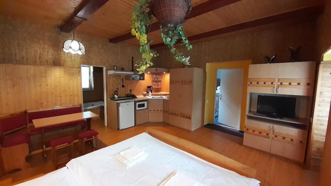 Resort Chribska Apartmany Adri Eksteriør billede
